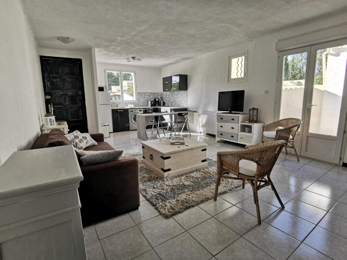 Appart Dans Maison Au Calme "Les Charmettes" Apartment Vedene Exterior photo